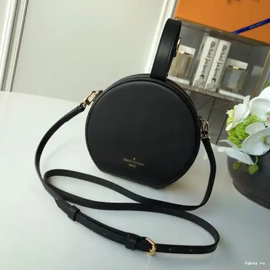 With Louis Vuitton Alligator Leather CHAPEAU BOITE PETITE 0515